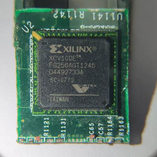溢价-XCV100E-6FG256C 丝印 XCV100E-FG2