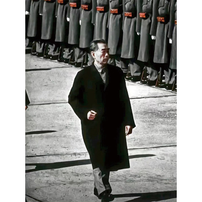 周总理帅气像画心高清历史照片