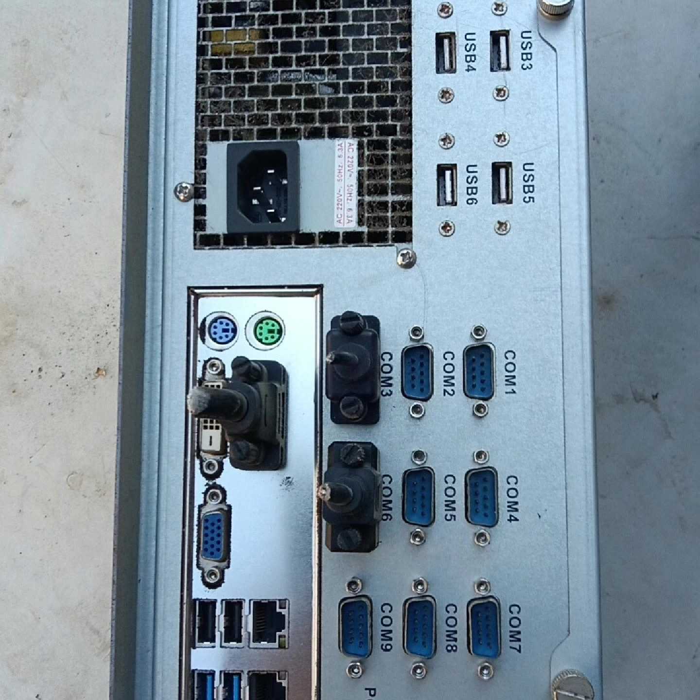 议价工控机主机一台,处理器I3-4130,内存4G,固态硬盘一块