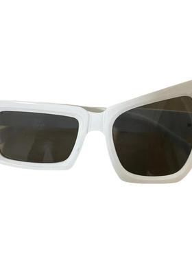 大小眼不对称拽拽的墨镜