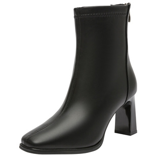 大东官方加绒配裙子短靴女款2026新款冬季粗跟高跟鞋黑色瘦瘦靴子