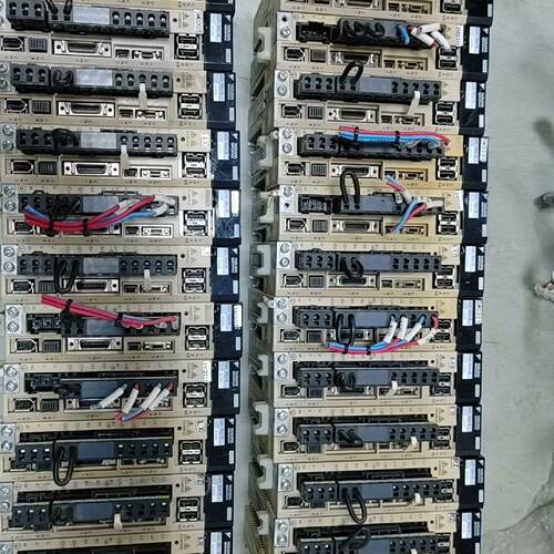 溢价-SGDV-1R6A11B002000，安川5系伺服驱动器20