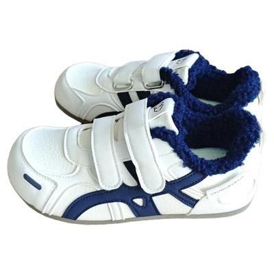 德迅鞋2025冬季新款加绒保暖板鞋