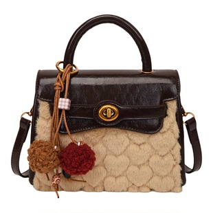 方隅超火巨好看毛绒凯莉包包女2025新款秋冬轻奢小众高级感斜挎包