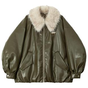 KEIKO 高级感雪松绿PU皮衣外套25冬季羊羔绒毛领白鸭绒羽绒服夹克