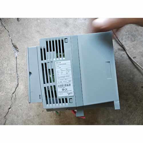 议价施耐德变频器ATV310HU22N4A功率2.2KW维修