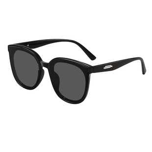 墨镜雪地护目镜女登雪山高级感防风防紫外线滑雪东北冬天太阳眼镜