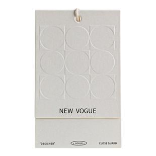 新款加厚质感暖白卡凹凸简约高档经典吊卡定制女装店挂牌订制网红风服装挂卡定做通用高档现货吊牌标签牌订做