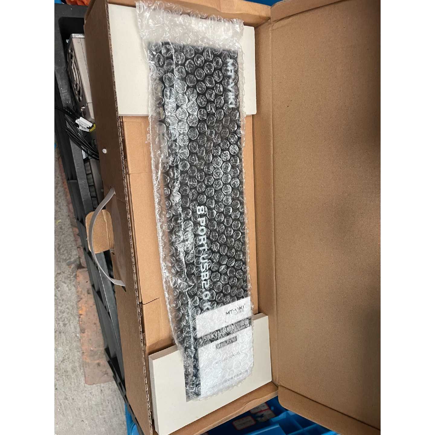 迈拓MT801UKC8口遥控KVM切换器