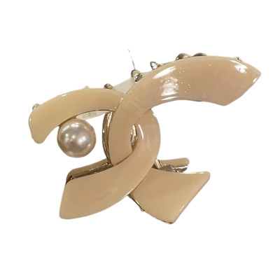 12.14韩国发饰baket简约百搭不对称字母发夹高级感珍珠亚克力抓夹