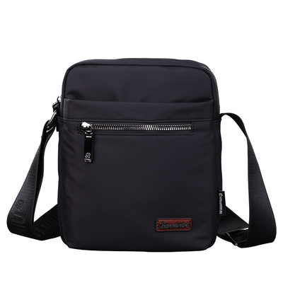 斜挎包男潮牌高级感小众轻便单肩