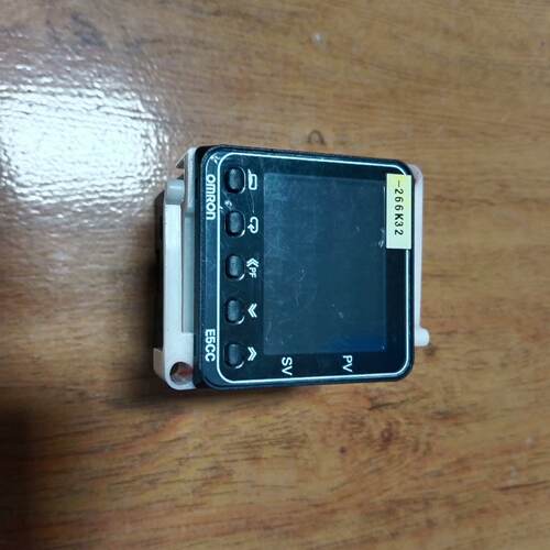 【询价】温控器E5CC-QX2DSM-800，功能正常，成色为适用