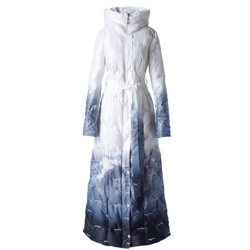 白色渐变修身长款羽绒服
