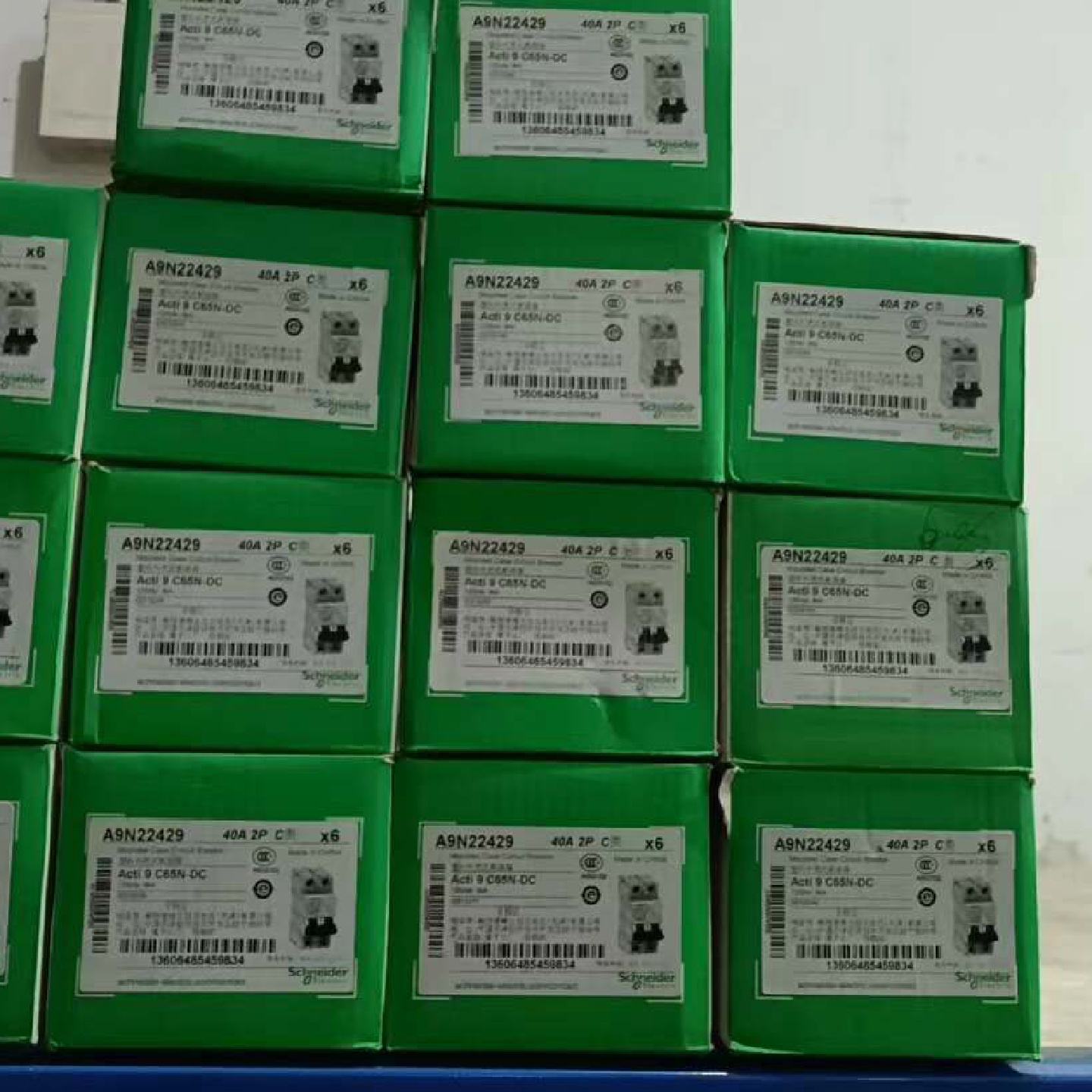 议价施耐德开关，型号C65N-DC，全新包装正品未拆封，有14盒维修