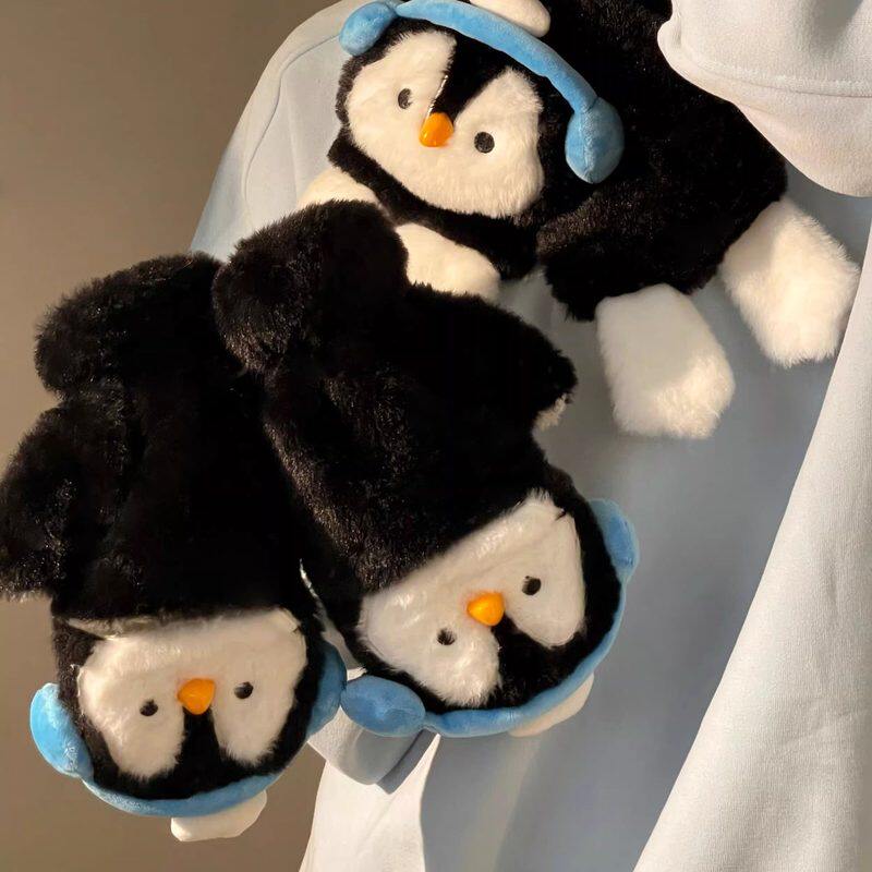 黑色系可爱卡通企鹅三件套保暖手套围巾少女秋冬季加绒骑车五指套