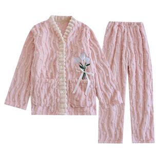 秋冬季加厚款珊瑚绒睡衣女套装家居服加绒可爱刺绣法兰绒长袖大码