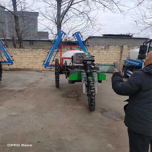 小麦高粱农田三轮自走式打药机 远射程手推宽幅折叠杆三轮喷药机