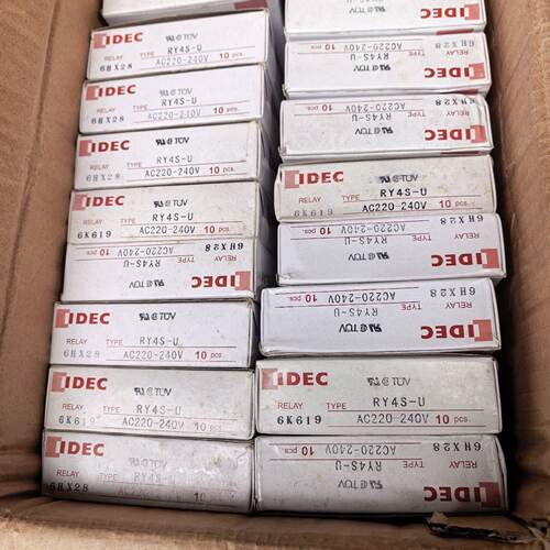 下单前咨询IDEC和泉继电器，RY4S-U、具体的型号自己看吧！全新有