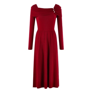 秋水伊人法式红色收腰连衣裙2025年冬季新款女简约珍珠扣针织裙子