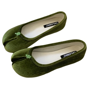 配裙子芭蕾鞋2026年早春新款法式温柔丝绒绿色仙女内增高玛丽珍鞋