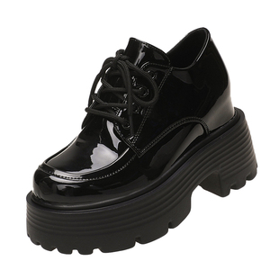 小皮鞋女英伦风2025新款百搭内增高厚底松糕鞋春秋款坡跟漆皮单鞋