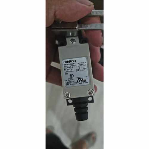 议价全新原装欧姆龙D4V8108ZN限位开关5A250V维修