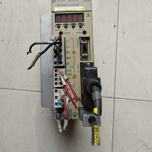 议价安川400W驱动器SGDM-04ADA实物图，功能正常，外壳可维修