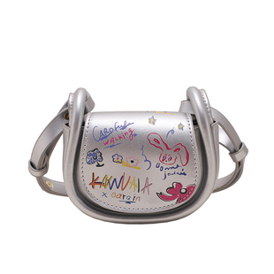 MBSQHNA小众设计涂鸦迷你口红包女夏银色单肩斜挎包高级感马鞍包