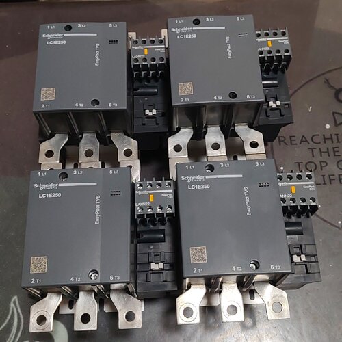 可维修议价  LC1E250接触器220V4个EasyPactTVS系列银触点9.5成新