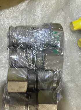 全新工业用接头，201.5规格，金属材质，带包装，适合管