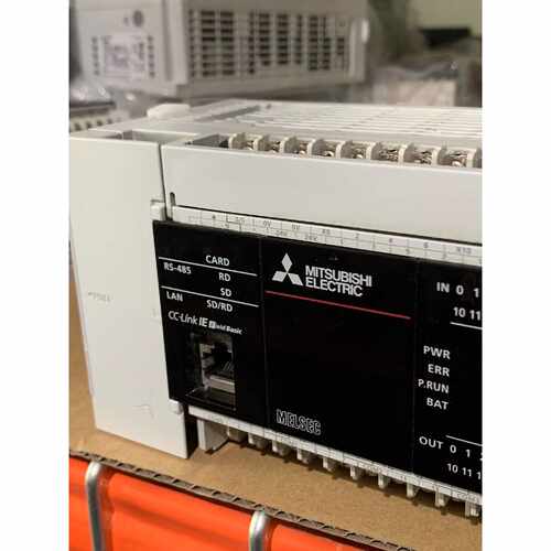 询价下单三菱PLC FX5U-64MT/ES，成色几乎全新，外观漂亮