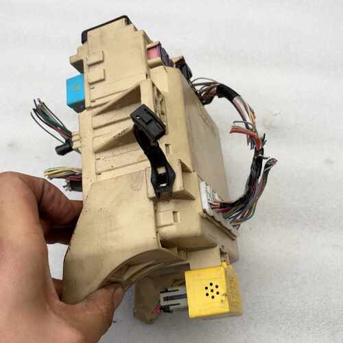 议价Older Toyota Highler 2.7 2007-2014 Interior Fuse Box Bcm