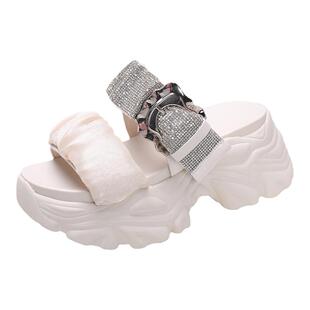 厚底拖鞋女时尚外穿2026年夏季新款韩版水钻增高金属扣松糕凉拖鞋