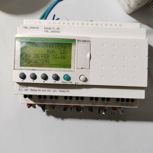 议价SR3 B261FU控制器 AC100-240V
