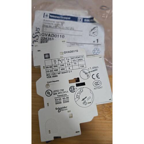 在线议价施耐德正品马达断路器辅助触点GVAD0110，全新未使用落灰