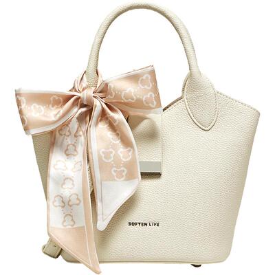 百思图新款水桶斜挎包