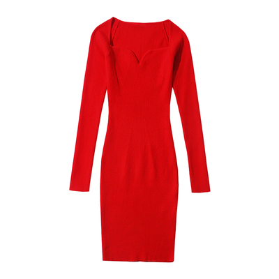 桃心领收腰长袖针织包臀连衣裙