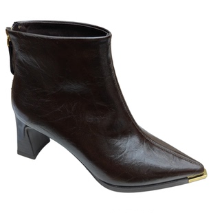 欧美尖头粗跟软皮时装短靴女2025冬季新款高跟金属头瘦瘦靴小裸靴