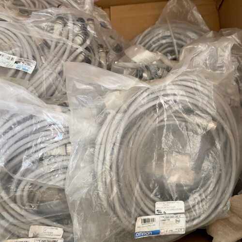 议价全新原装欧姆龙连接线 XS2W-D421-C81-F 长度1