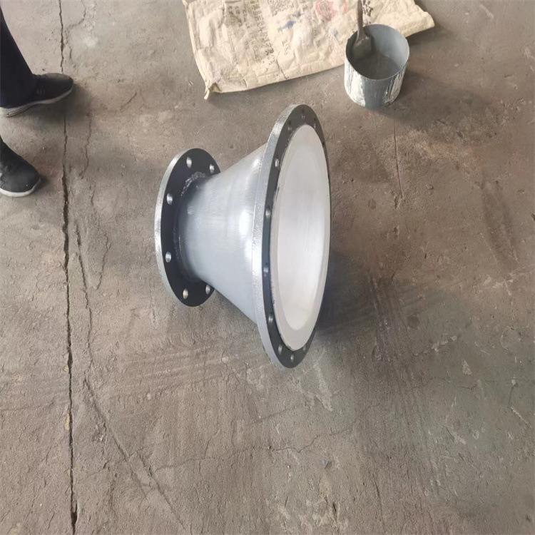 衬四氟衬塑法兰弯头复合管道钢衬四氟三通异径管防腐蚀给水管