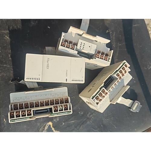 询价下单三菱FX2N-16EX，8EYR 3U输入扩展模块有锈 看清