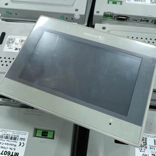 溢价-威伦触摸屏 MT6071IE ，成色如图，配卡扣端子
