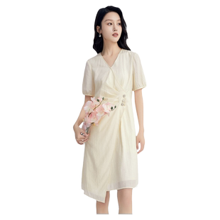 Lucidy/鲁思蒂短袖连衣裙2026新款女夏气质显瘦V领不规则中长裙子