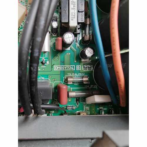 议价三菱外机主板DM00Y724B，原装拆机，功能完好。电路