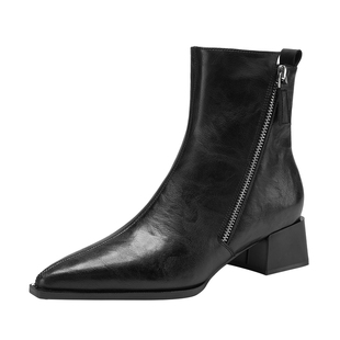 达芙妮尖头小短靴2026新款马丁女靴子女款秋冬季瘦瘦皮靴棕色黑色