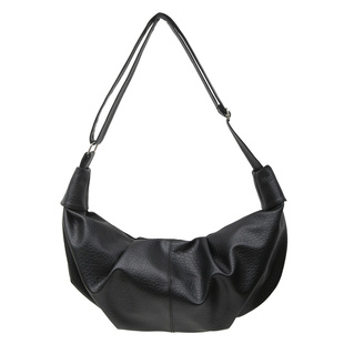 2025新款男包潮牌饺子包休闲斜挎包男士简约百搭街头运动复古单肩