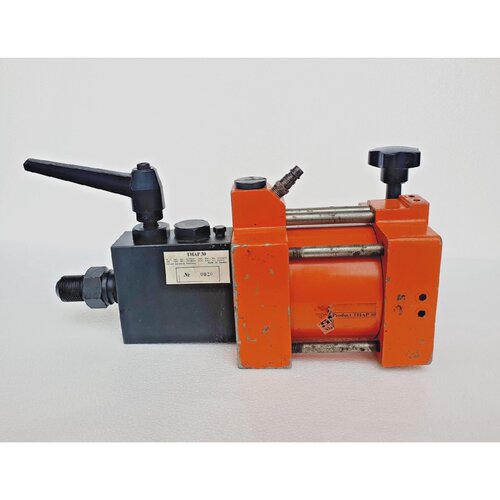 SKF THAP 30 Pneumatic Hydraulic Pump 30 MPa 4350 psi Air Oil