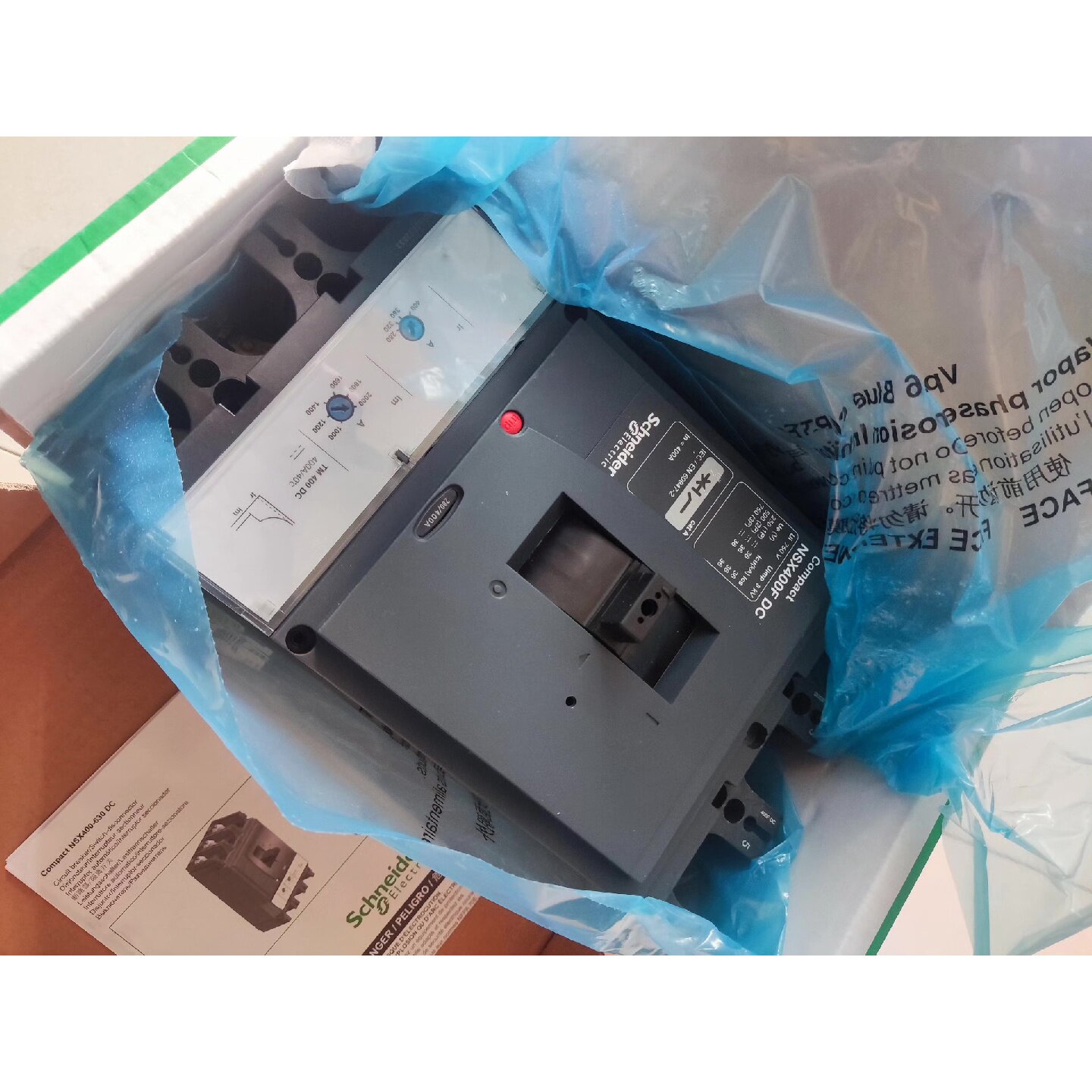 议价施耐德直流断路器NSX400630FDC3P光伏40维修