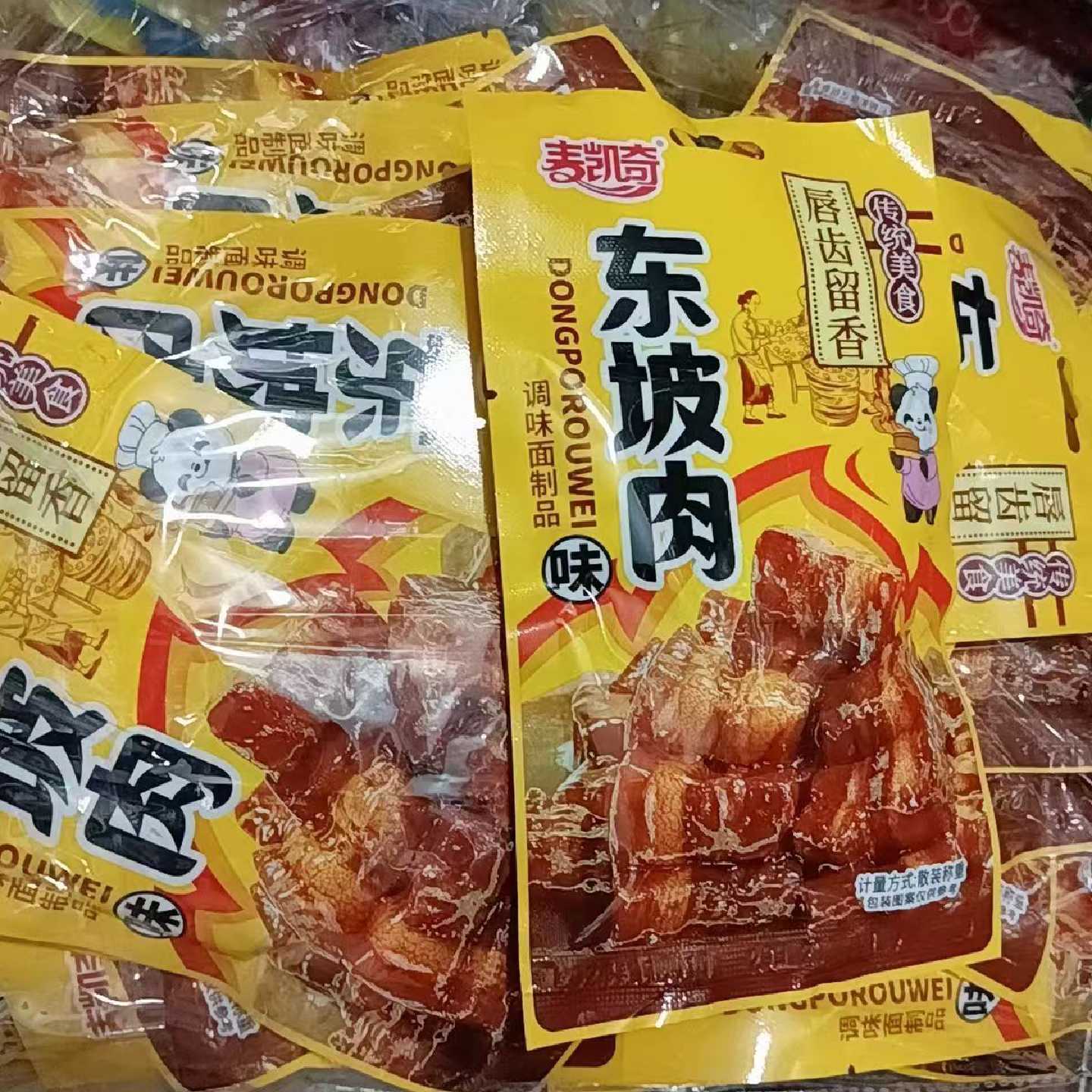 麦凯奇辣条素辣条东坡肉解馋网红零食童年怀旧儿时整箱批发校园