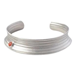 THING OF E【赤】系列 圆形水波纹包镶宝石窄版手镯 可调节开口